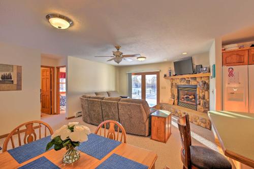 Cozy Riverfront Home with Fire Pit in Houghton Lake! in Houghton Lake, USA
