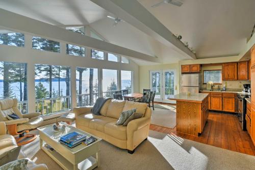 Oceanfront Cottage on 2 Acres - 4 Miles to Town!