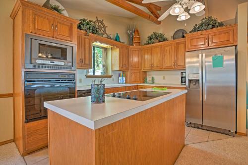 Waterfront Keystone Lake House with Shared Dock! - image 8