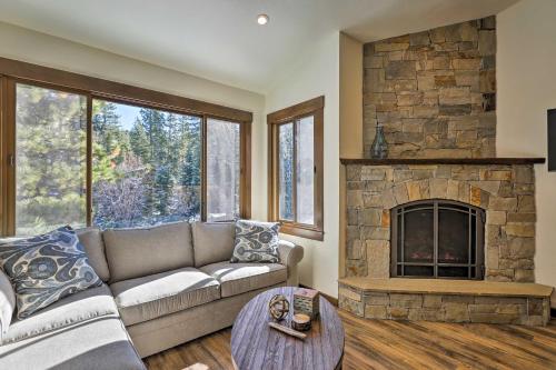 Sleek Ski-in and Ski-Out Northstar Resort Condo with Pool - Apartment - Truckee