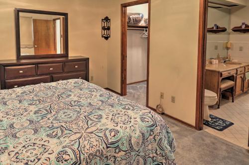 Laredo Guest Home with Yard-4 Mi to Lake Casa Blanca - image 7