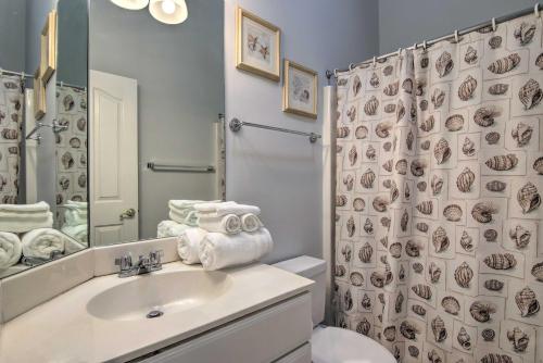 Renovated Ocean City Townhome - 1 Block to Beach!