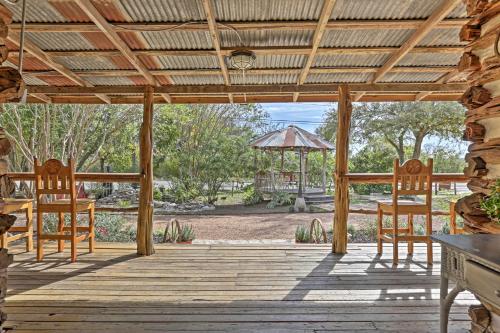 Custom Texas Cabin Studio - 5 Min to Gruene Hall - image 6