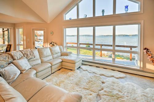 Luxurious Oceanfront Flanders Bay Home with Kayaks!