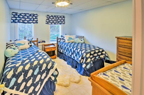Luxurious Oceanfront Flanders Bay Home with Kayaks! - image 4