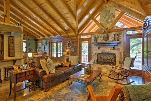 Beaver Creek Lodge - Huntington Home with Pond! in Huntington, USA