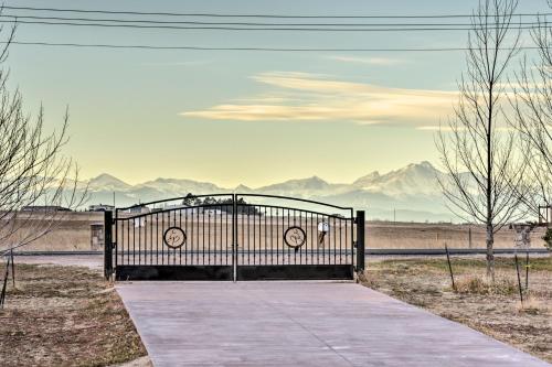 Luxury Hudson Home Mountain View, 30 Mi to Denver