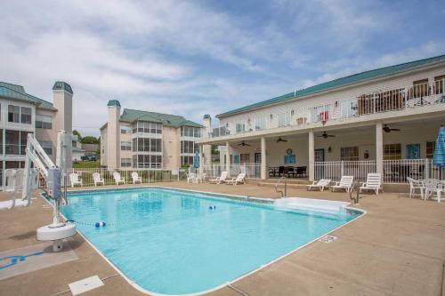 Resort Meadowbrook Penthouse with Bunk Beds and Pool! - image 6