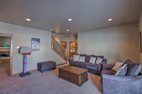 Fabulous Fraser Home with Hot Tub Walk to WP Shuttle - image 4