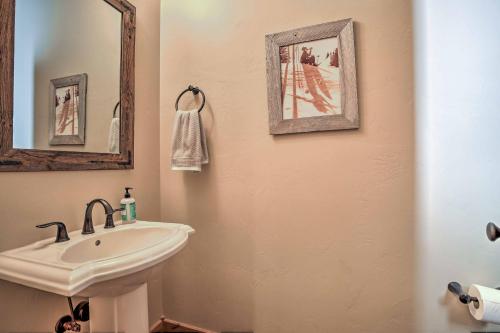 Fabulous Fraser Home with Hot Tub Walk to WP Shuttle - image 6