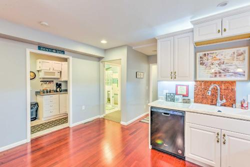 Beulah House - Steps to Crystal Lake Beach! - image 7