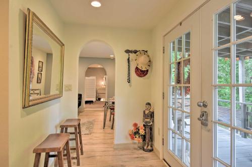 Cozy Mona Lisa Villa - Near Downtown Hot Springs