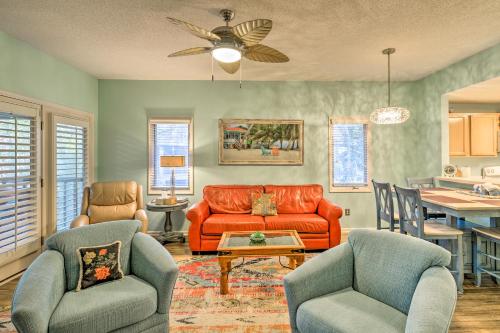 Resort Condo with Porch 1 Mi to North Myrtle Beach! in North Myrtle Beach, USA