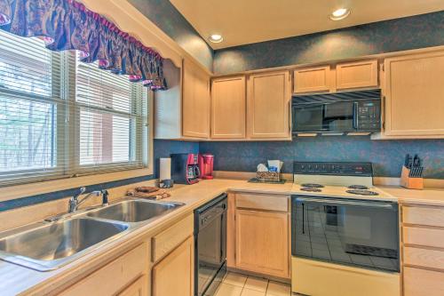 Spacious Resort Condo Central Locale by Dollywood - image 7