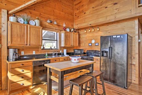 Sevierville Home with Hot Tub - 5 Min to Pigeon Forge - image 5
