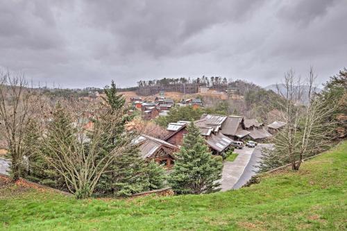 Pigeon Forge Resort Studio Cabin on Dollywood Ln! - image 38
