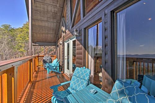 Sevierville Home with Hot Tub - 5 Min to Pigeon Forge