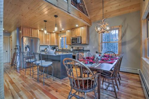 Dream Log Cabin in Bethel - 15 Min to Ski Resort!