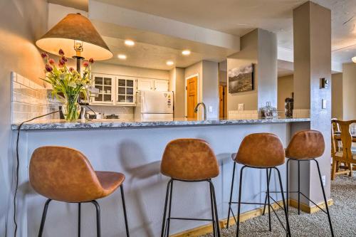 Cozy Ski-in and Ski-out Breckenridge Condo with Mtn Views - image 4