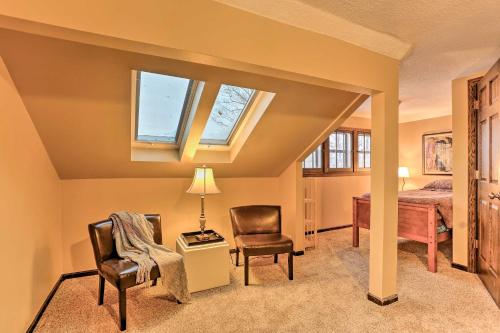 Mound Home with Deck 5 Minutes to Lake Minnetonka! - image 3
