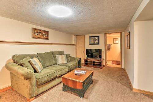 Mound Home with Deck 5 Minutes to Lake Minnetonka! - image 7