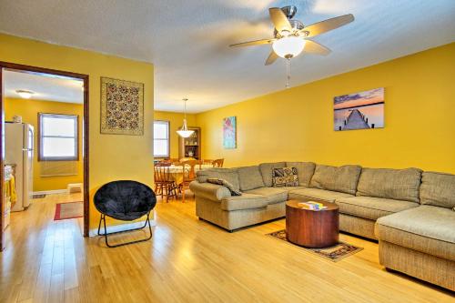 Wooded Twin Lakes Retreat 13 Mi to Lake Michigan! in Twin Lake, USA