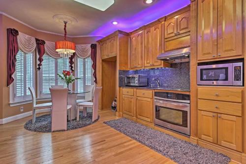 Stunning Duluth Family House with Fireplace and Patio! in Egyéb