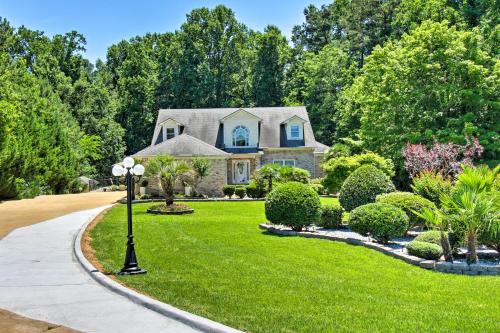 Stunning Duluth Family House with Fireplace and Patio! in Egyéb