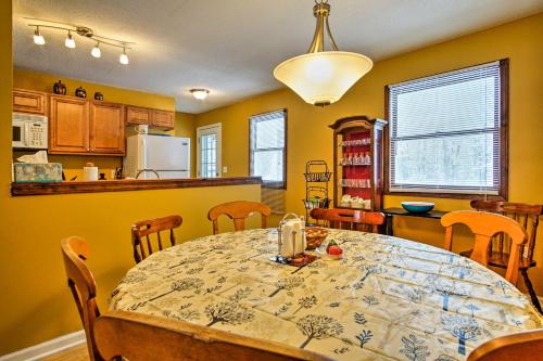 Wooded Twin Lakes Retreat 13 Mi to Lake Michigan! in Twin Lake, USA