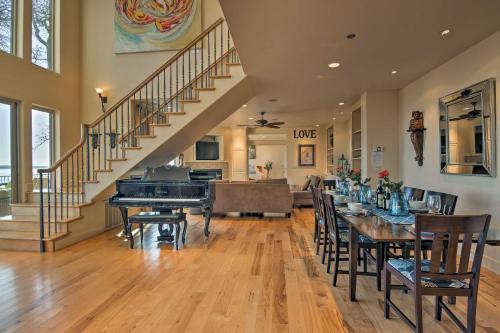 Casa dAmore Extravagant Lakefront Villa! - image 2
