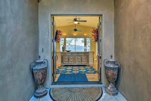 Casa dAmore Extravagant Lakefront Villa! - image 6