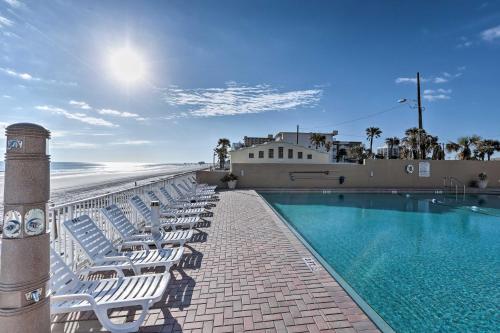 Oceanfront Daytona Beach Club Studio with Balcony!