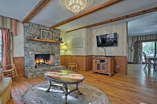 Emerald Gate Farm Cabin Nestled on 13 Acres! - image 7