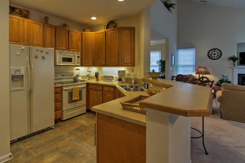 Luxury Bethany Beach Condo with Pool on Golf Course - image 7