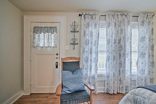 Historic 1920s Jefferson Cottage at Angell Manor! - image 4
