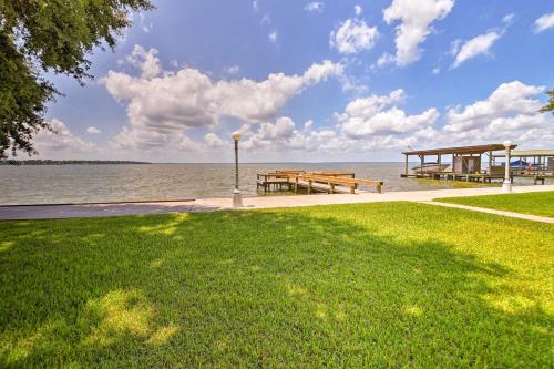 Lakefront Livingston Home with Dock, 1 Mi to Launch!