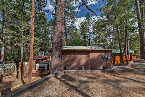 Ruidoso Lonesome Wolf Rustic Studio with Hot Tub! - image 3
