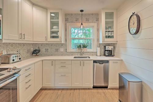 WFH Friendly College Park Cottage in Orlando! in Orlando, USA