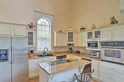 Cozy Lakefront Benton Home ~ 20 Mi to Shreveport! in 슈리브포트 시티 센터