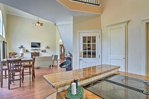 Cozy Lakefront Benton Home ~ 20 Mi to Shreveport! in 슈리브포트 시티 센터