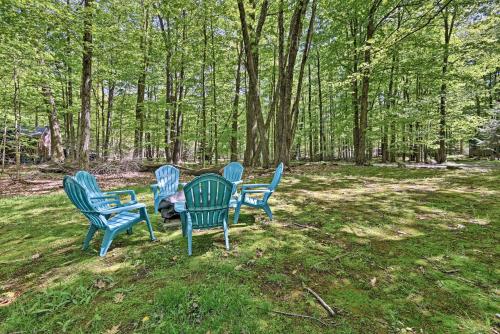 Cozy Poconos Chalet with Fire Pit and Spacious Deck! - image 2