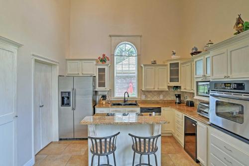 Cozy Lakefront Benton Home ~ 20 Mi to Shreveport! in 슈리브포트 시티 센터