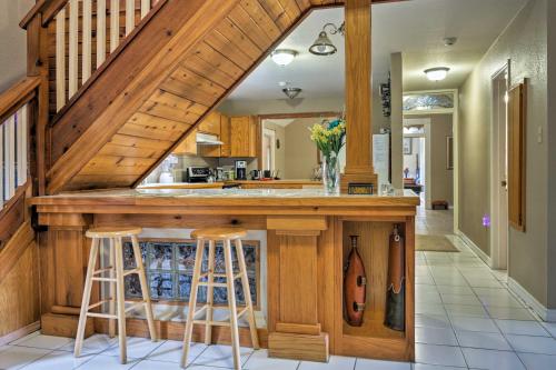 Dripping Springs Home with Deck, Near Wedding Venue in Dripping Springs, USA