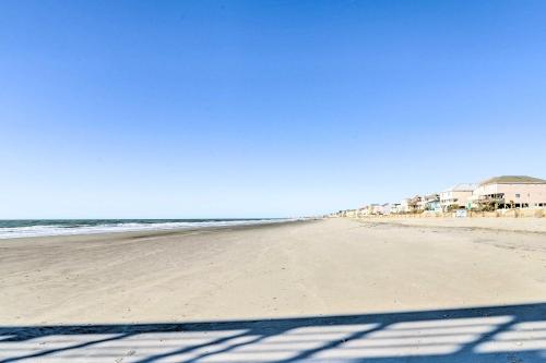 Garden City Condo with Pool Access - Walk to Beach!