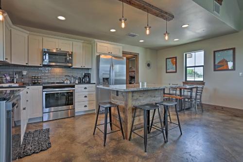 The Cycling Coop Cozy Hill Country Cabin with Deck - image 2