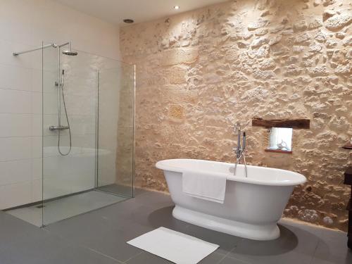 Kamar Mandi, Villa Renaissance in Doulezon