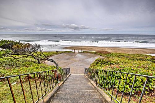 Beachfront Condo with Patio and Views - Walk to Shore! - image 8