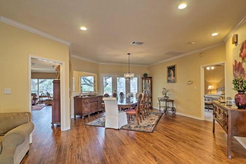 Round Rock Lakefront Home with Water Toys and Fire Pit in Round Rock (TX)