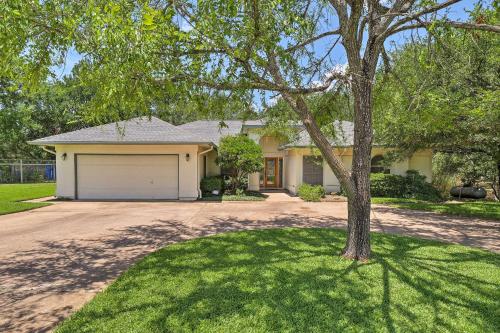 Round Rock Lakefront Home with Water Toys and Fire Pit in Round Rock (TX)