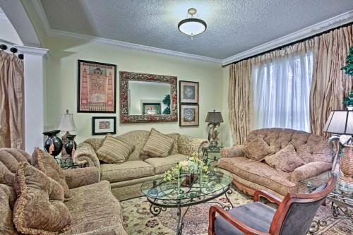 Find Happily Ever After at Minnies Maingate Manor - image 9